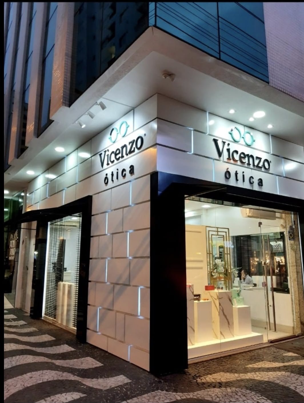 Fachada da Ótica Vicenzo na Av. Brasil, Balneário Camboriú